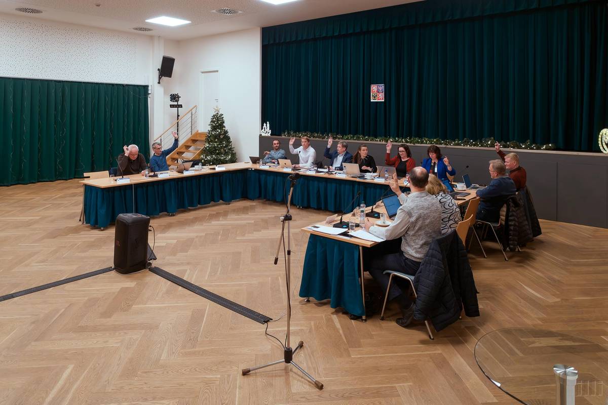 Dne 9. března 2026 od 16:00 hodin se uskuteční zasedání Zastupitelstva městského obvodu Hrabová. Jednání proběhne v sále Kulturního domu Hrabová. Pokud se nebudete moci zasedání zúčastnit osobně, můžete jej sledovat také online z pohodlí domova prostřednictvím tohoto odkazu.