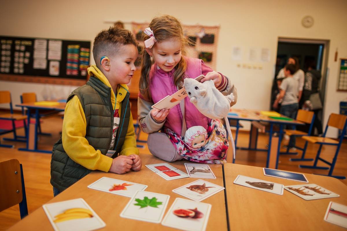Mateřská škola Hrušovany u Brna zve všechny zájemce na Den otevřených dveří, který se bude konat na všech budovách mateřské školy dne 12. 3. 2026 od 14:30 do 16:30 hod.  Současně budou rodičům poskytnuty podrobné informace o otevření a způsobu přihlašování dětí do připravovaných dětských skupin, jejichž provoz bude zahájen v září 2026.   Ilustrační foto: Josef Valoušek