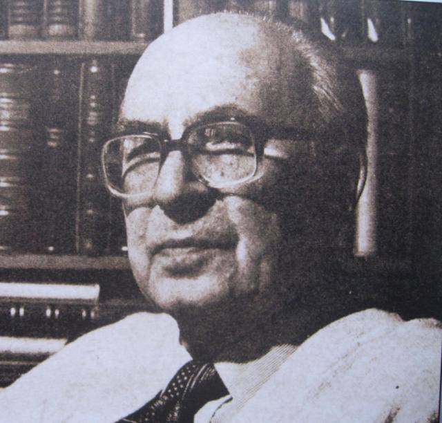 Narodil se 7. března 1916 v Žirovnici u Pelhřimova a vyučil se v roce 1931 knihařem u Josefa Svobody v Dolních Kounicích. Dílnu potom převzal jeho syn Jindřich Svoboda, který zde vytvořil umělecké knihařství. Scházely se zde krásné knihy z celé republiky a pro mladého knihaře Dvořáka do byla nesmírně zajímavá práce a velká škola. Kounická dílna se stala také místem setkávání básníků, spisovatelů, grafiků, malířů a bibliofilů.                               Číst dál...