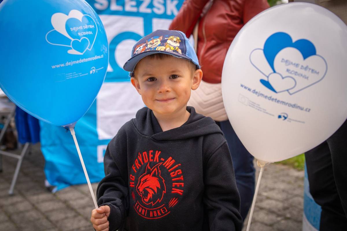 Město Frýdek-Místek si za loňský rok připsalo na konto další úspěchy v oblasti všech forem náhradní rodinné péče, a to zejména díky dobře promyšlené kampani a praktické podpoře pěstounů. Ve své úspěšné strategii chce proto pokračovat i v dalších letech. Čtěte na webu města: POČET PĚSTOUNŮ VE FRÝDKU-MÍSTKU VZROSTL. PODPORA MĚSTA POKRAČUJE | Frýdek-Místek