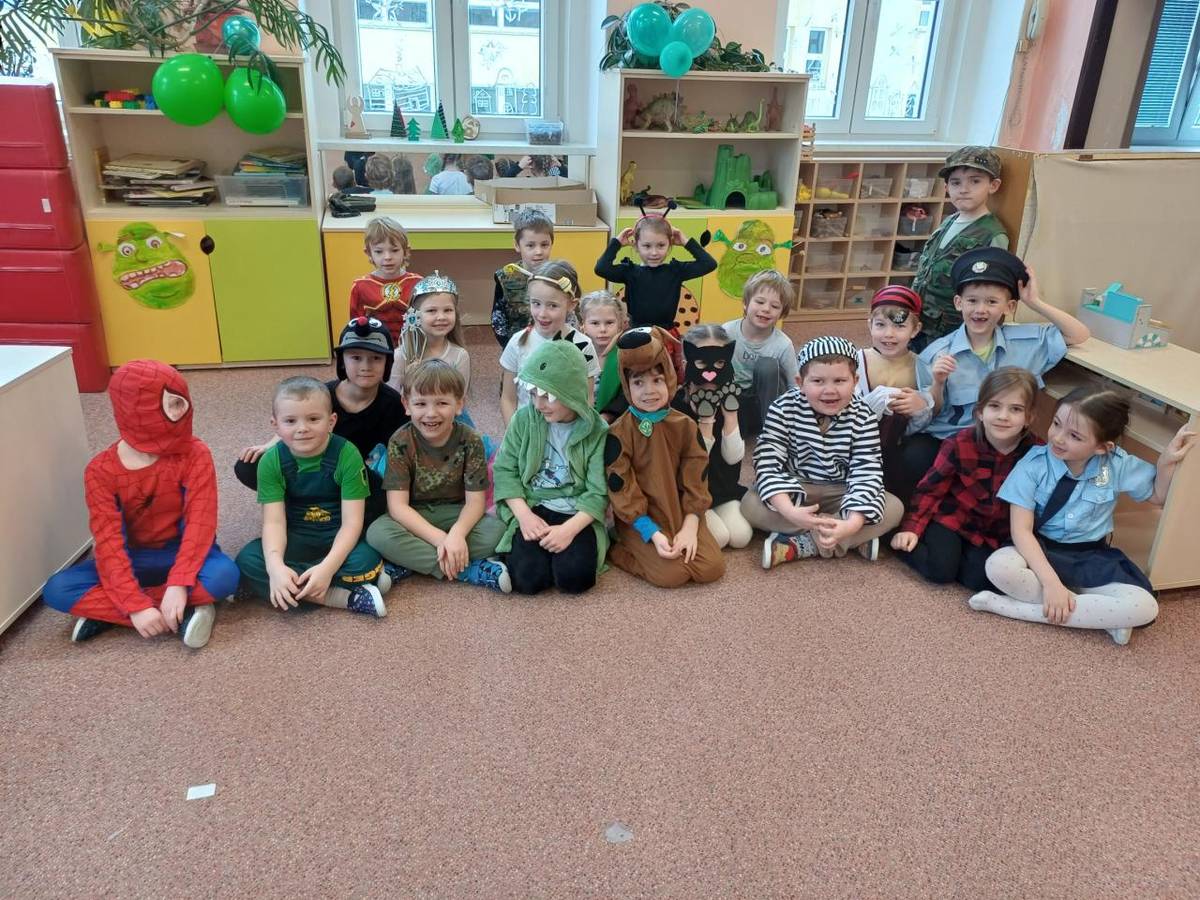 Třída Sluníček si zažila moderní pohádku Shrek na vlastní kůži.