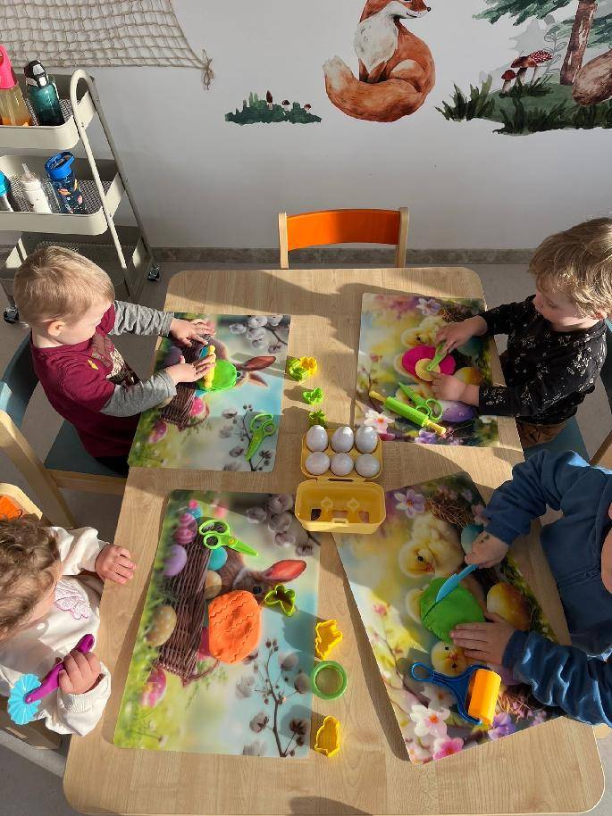 Během měsíce provozu jsme toho stihli v Barchováčku spoustu, přijel za námi kouzelník, navštívili jsme Krajskou knihovnu, v rámci týdenního tématu farma jsme navštívili paní Šárku a farmu Matějka, prožili jsme náš Olympijský týden. V tomto týdnu si užíváme Smyslohrátky a téma Naše smysly.