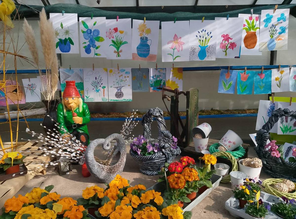 Načerpali jsme jarní atmosféru a děti si prohlédly vystavené práce nejen své, ale i starších žáků naší školy.