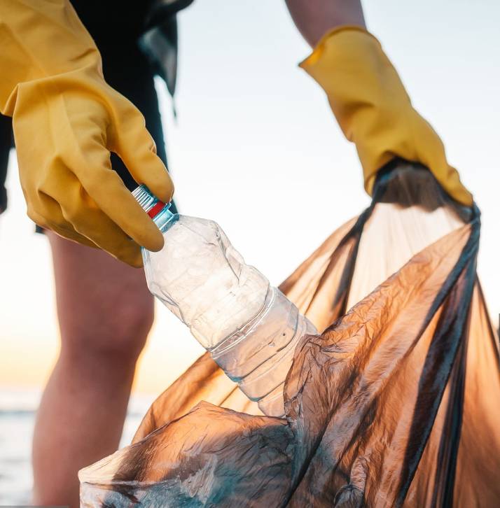 Tradiční jarní úklid Rebešovic a blízkého okolí se bude konat za každého počasí v sobotu 11. dubna. Akce je vhodná pro jednotlivce i rodiny s dětmi, které ji mohou využít jako krátkou procházku. Rukavice a pytle na odpad obdrží účastníci při zahájení v 9 hodin za obchodem.