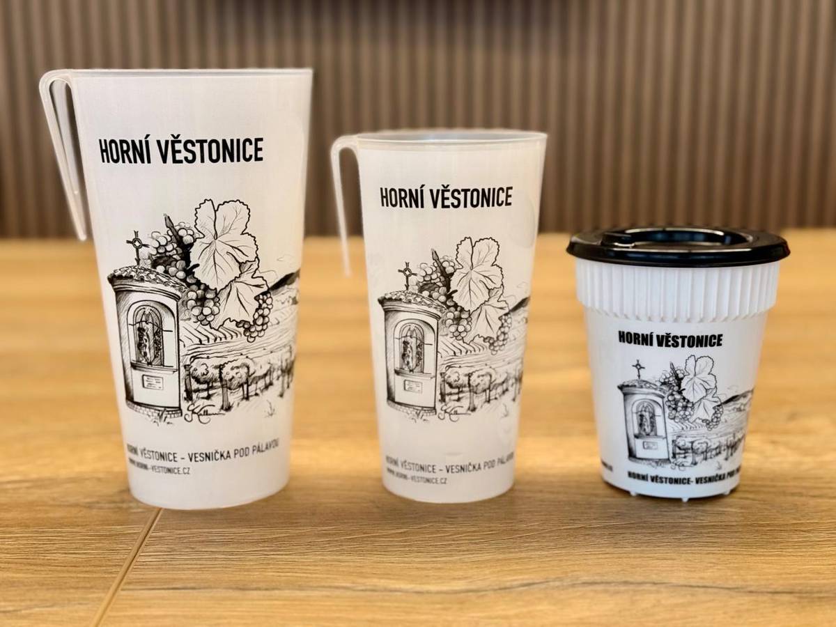 S radostí Vám představujeme naše nové vratné kelímky s krásným grafickým návrhem od Kačky Kulkusové.