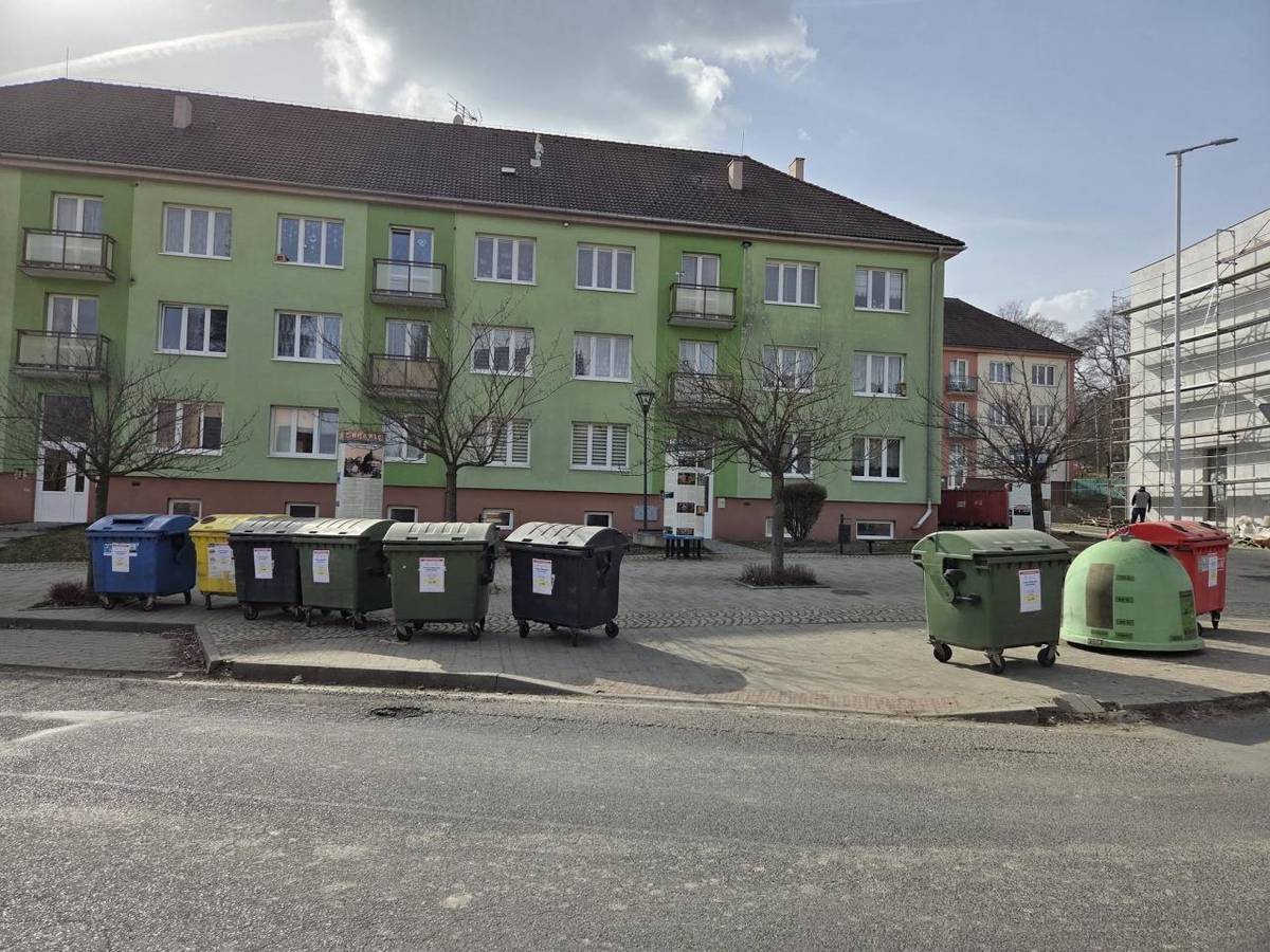 Informace o přemístění nádob na odpad z Masarykova náměstí.