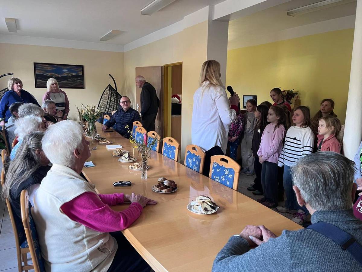 V úterý 10. 3. dopoledne se v Domě s pečovatelskou službou ve Zbůchu konala za přítomnosti starosty obce Ing. Dušana Duchka a místostarostky Jany Zajptové malá oslava Mezinárodního dne žen.