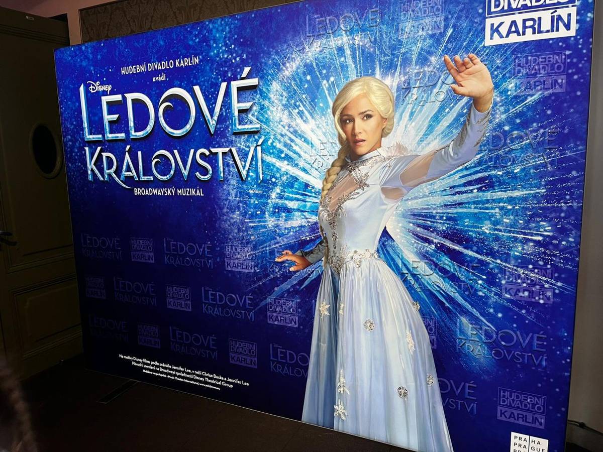 V sobotu 7. března 2026 se uskutečnil divadelní zájezd do Prahy, jehož cílem bylo Hudební divadlo Karlín, kde účastníci zhlédli populární muzikál Ledové království. Výlet si užili především rodiče s dětmi, pro které jsou princezny Anna a Elsa oblíbenými pohádkovými hrdinkami.