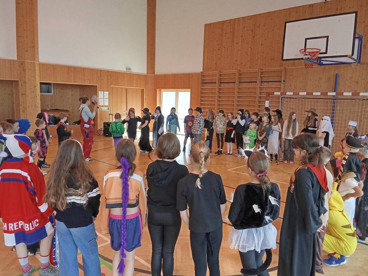 V pondělí 2. března se tělocvična naší školy proměnila v jedno velké rejdiště nejrůznějších bytostí.