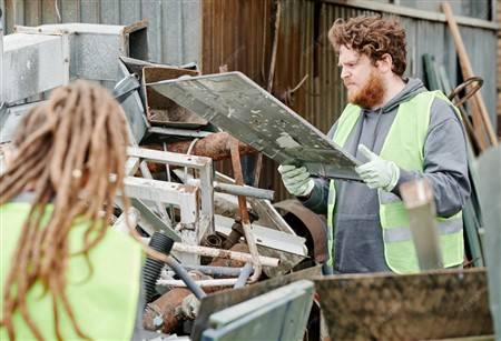 V zmysle VZN Mesta Martin č. 132 o nakladaní s komunálnymi odpadmi a s drobnými stavebnými odpadmi, môže obyvateľ mesta Martin, resp. jeho poplatník na Zbernom dvore spol. Brantner Fatra s.r.o., Robotnícka 20, Martin bezplatne odovzdať druhy odpadov, ktorých zoznam nájdete v článku.