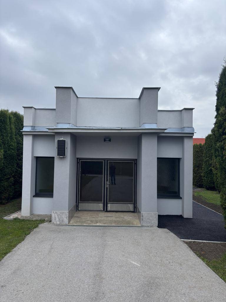 Oznamujeme občanom, že od 12. marca 2026 sa na miestnom cintoríne začne rekonštrukcia interiéru Domu smútku, ktorá bude trvať cca 4 týždne. Počas daného obdobia budú pohrebné obrady prebiehať v inom režime - podľa pokynov a usmernení Obecného úradu a Farského úradu. Ďakujeme za pochopenie.