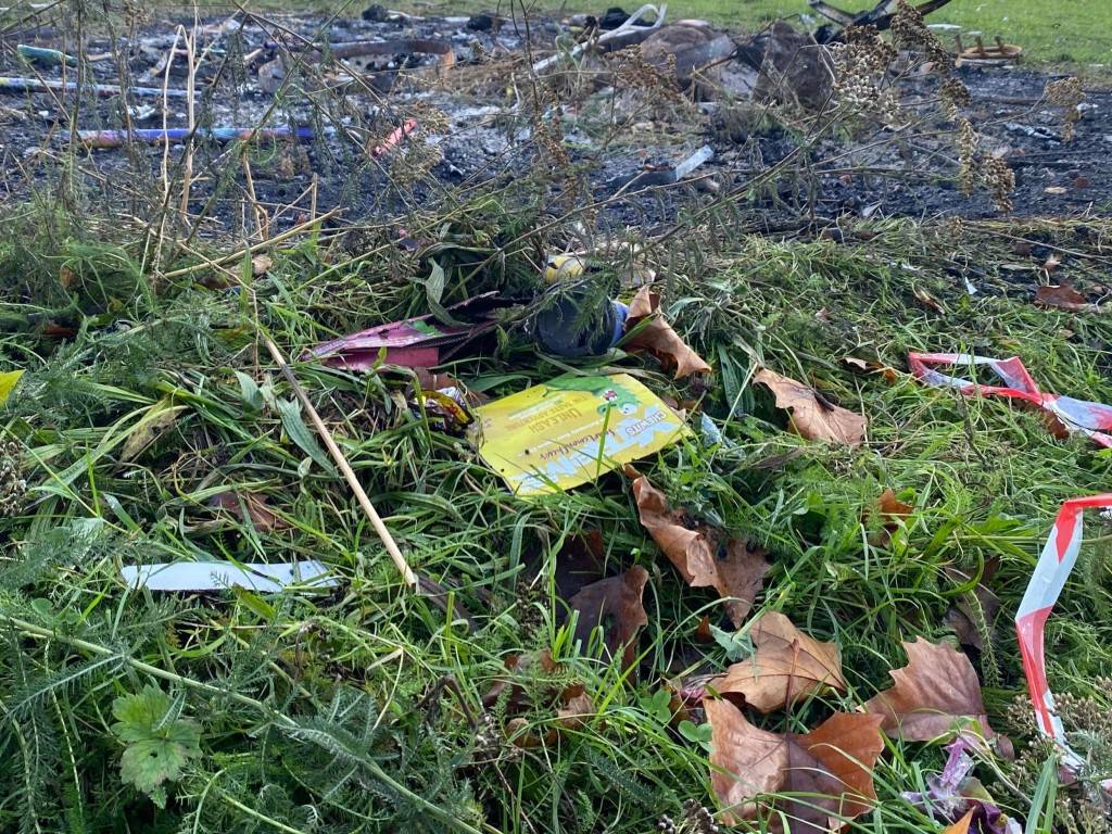 Vážení žáci, vážení rodiče, s nastávajícím jarním období a využíváním školního hřiště mezi základní a mateřskou školou vás žádáme o dodržování pořádku na školním hřišti. Dbejte prosím na to, abyste po sobě uklízeli odpadky a používali odpadkové koše.