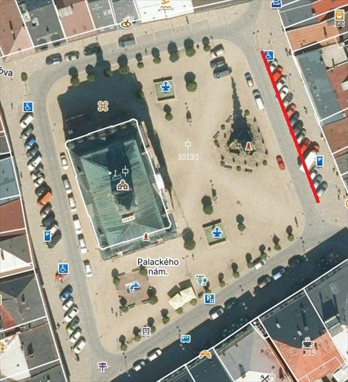 KDE?  Na straně u České spořitelny  (OD) KDY?  Od 1.4.2026 – každý všední den mezi 8:00- 16:00  JAK?  Parkování umožněno pouze na dobu max. 60 minut, bez možnosti prodloužení.   PRO KOHO?  Pro všechny automobily, které mají umožněn vjezd a parkování v centru města stejně jako doposud.  PROČ?  Rozpohybování části omezeného počtu parkovacích míst na náměstí. ...