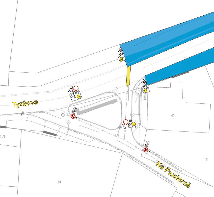 Připomínáme občanům, že o tomto víkendu 14. - 15. 3. 2026 proběhne překop vozovky v ulici Tyršova směrem do ulice Na Pazderně a to z důvodu napojení nově budované dešťové kanalizace. Místem tedy nebude možné projet. Do přilehlých nemovitostí v Tyršově ulici bude přístup bez zásadního omezení a to buď Tyršovou od náměstí, nebo Tyršovou od Přišimas/Hradešína. Stanovení přechodné úpravy provozu bylo zveřejněno na úřední desce 18.  2. 2026 a také je k nahlédnutí zde: /mestys/pracujeme-na/chodniky-ve-skvorci/. Děkujeme za pochopení a spolupráci.
