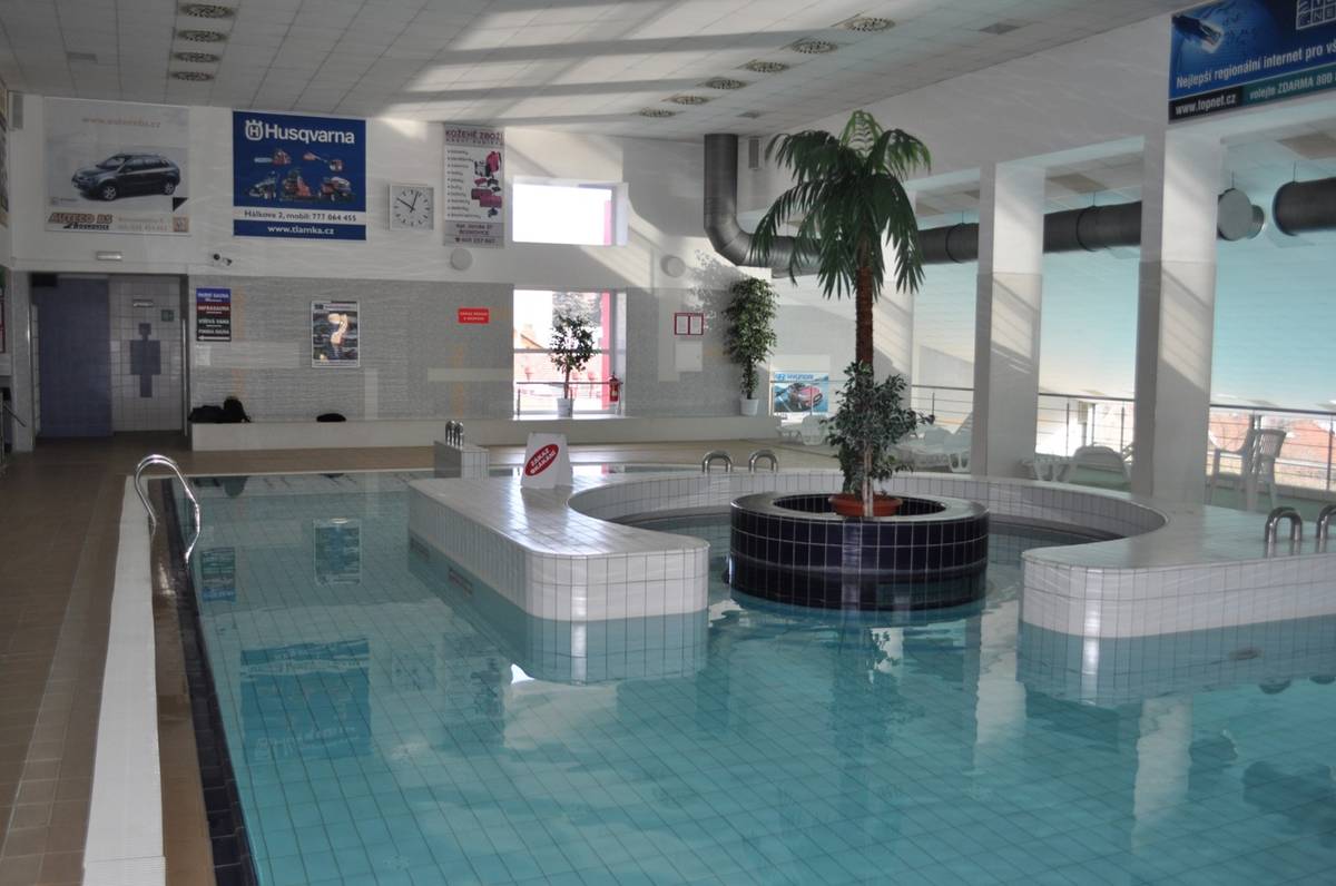 Od úterý 10. do pátku 13. března 2026 , vždy od 12:00 do 13:30, bude celá relaxační část městských lázní otevřena pro veřejnost bez příplatku. Důvodem je oprava „staré“ páry (výměna parního generátoru). Toto mimořádné otevření relaxační části v uvedené době bude do zprovoznění „staré“ páry.