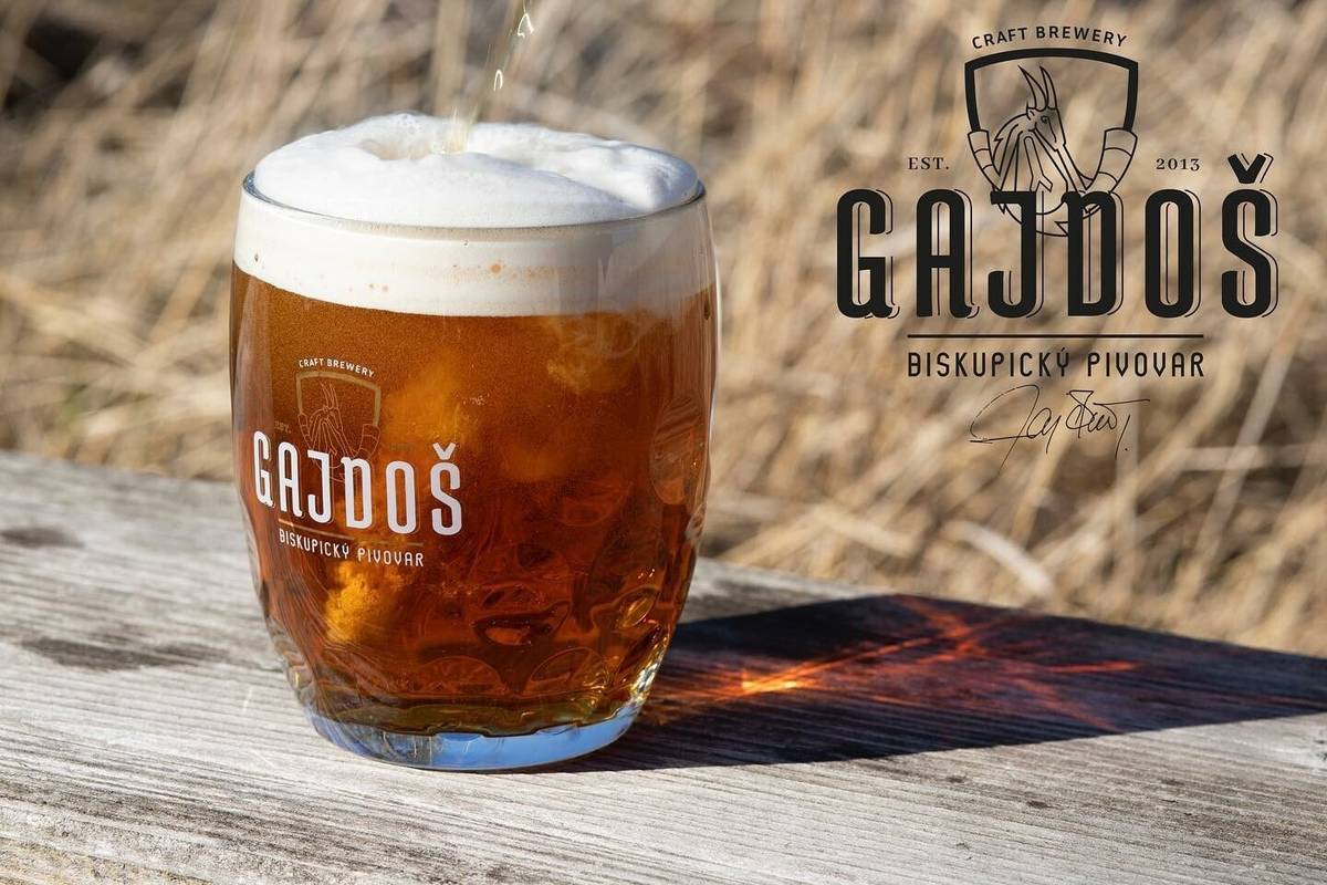 V sobotu - 14.3.2026 přijede do obce pojízdná prodejna pivovaru Gajdoš z Biskupic. Bude prodávat řemeslné pivo nepasterované, vyrobené podle klasických receptur. Pivo prodává v litrových PET lahvích. Bude možno zakoupit : světlá piva - 11 , 12 a 13 ti stupňová, dále pak višňové, zázvorové, řezané a černé pivo. Připraveno také dárkové balení. Prodej proběhne před Obecním úřadem od 14.00 do 14.45. Možno platit i kartou.