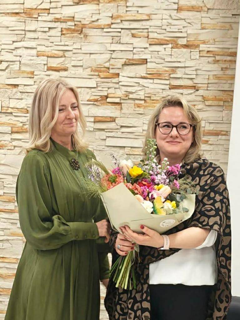 Ďakujeme za návštevu pani Hanke Repovej v rámci Marca – mesiaca kníh, za to, že sa s nami podelila o jej životnú cestu k písaniu, ku knihám, ku vzťahu ku krajine kde žije aj kde sa narodila.  A samozrejme ďakujeme čitateľom, že si našli čas a prišli besedovať.