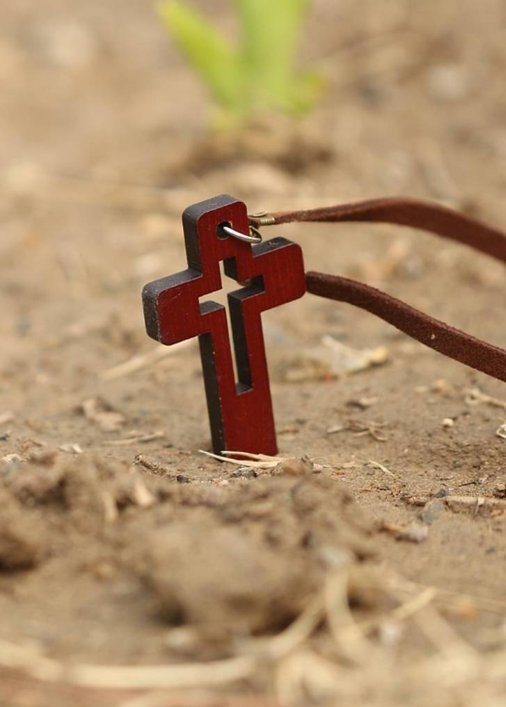 V příloze je pořad letošních velikonočních bohoslužeb; původ a smysl Velikonoc; nedělní dětské mše....   V neděli 28.6. se uskuteční hlavní pouť naší farnosti, kterou bude celebrovat pan arcibiskup Jan Graubner, emeritní primas český, a zúčastní se spolky a krojovaní z  obcí.