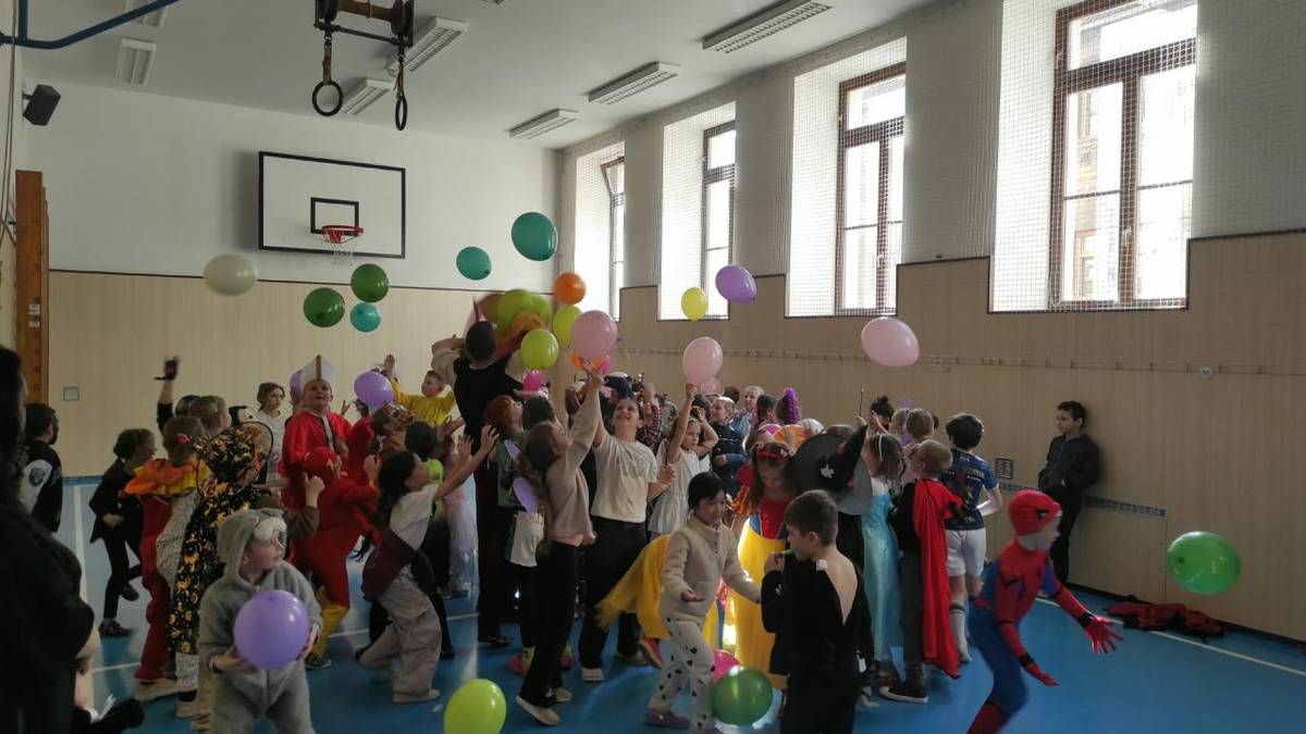 Masky, tanec, soutěže - to byl letošní Karneval se Šimonem Pečenkou.