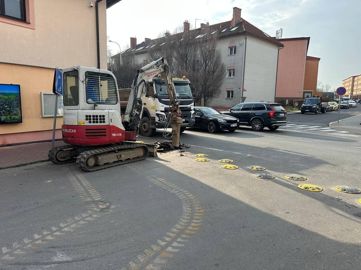 Pražská plynárenská zaznamenala únik plynu na rohu Bohdanečské a Bukovinské, právě probíhá oprava. Prosím o zvýšenou opatrnost při pohybu v této lokalitě.