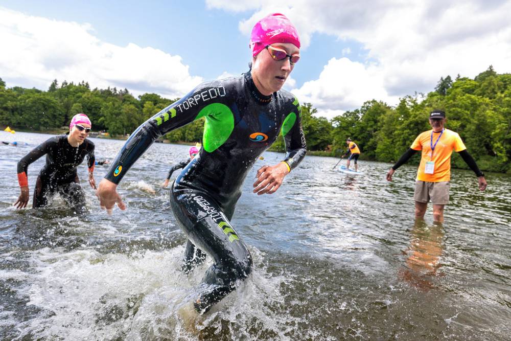 Seriál sportovních akcí Konopiště Sport Tour 2026 pokračuje dalšími závody pro děti i dospělé. Už 14. března se běžci setkají na Konopišťském půlmaratonu a během roku na Benešovsku proběhnou další sportovní události, které zvou k aktivnímu pohybu i společným sportovním zážitkům.
