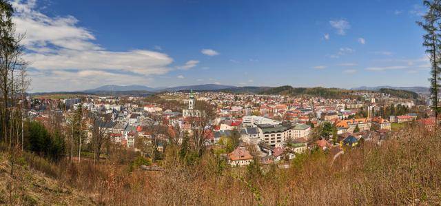 Zastupitelstvo města Trutnova schválilo na svém zasedání v pondělí 9. března změny rozpočtu. Plánuje se financování investic do oprav ulic a školních budov. Součástí je také modernizace technické infrastruktury města a rozvoj bezpečnostních opatření.                               Číst dál...