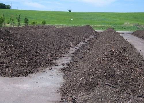 Díky krásnému počasí a týdenu příprav pracovníků Provozní Nový Malín, pro vás máme dobrou zprávu. Kompostárna bude otevřena již nyní, a to od čtvrtka 12.března v době od 10,00-18,00 hod a následně dle klasické provozní doby-   ČT,SO,ÚT na Bílou sobotu 4.4.2026 je kompostárna UZAVŘENA !!!   čtvrtek  12.3.2026     od 10,00 do 18,00 hod. sobota  14.3.2026     od  8,00  do 13,00 hod. úterý     17.3.2026    od 10,00 do 18,00 hod. čtvrtek 19.3.2026     od 10,00 do 18,00 hod. sobota  21.3.2026     od  8,00  do 13,00 hod. úterý     24.3.2026    od 10,00 do 18,00 hod. čtvrtek  26.3.2026    od 10,00 do 18,00 hod. sobota  28.3.2026    od   8,00  do 13,00 hod. úterý     31.3.2026    od 10,00 do 18,00 hod. čtvrtek    2.4.2026     od 10,00 do 18,00 hod.   na Bílou sobotu 4.4.2026 je kompostárna UZAVŘENA !!!