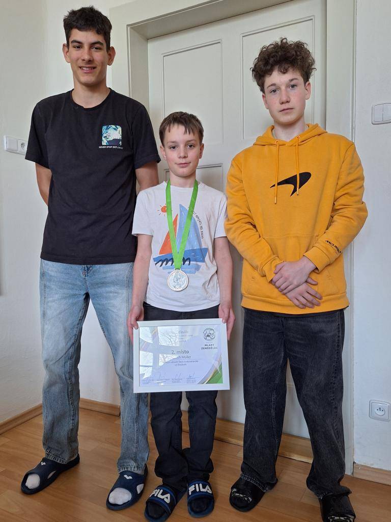 Do letošního semifinálového kola soutěže Mladý zemědělec ve Vodňanech postoupili tři chlapci z naší školy - Filip Valenta, Michal Boček a Vojta Müller. Nejlépe se dařilo Vojtovi. Po zvládnutí praktické a teoretické části se umístil na výborném druhém místě. Postupuje do celorepublikového finále!