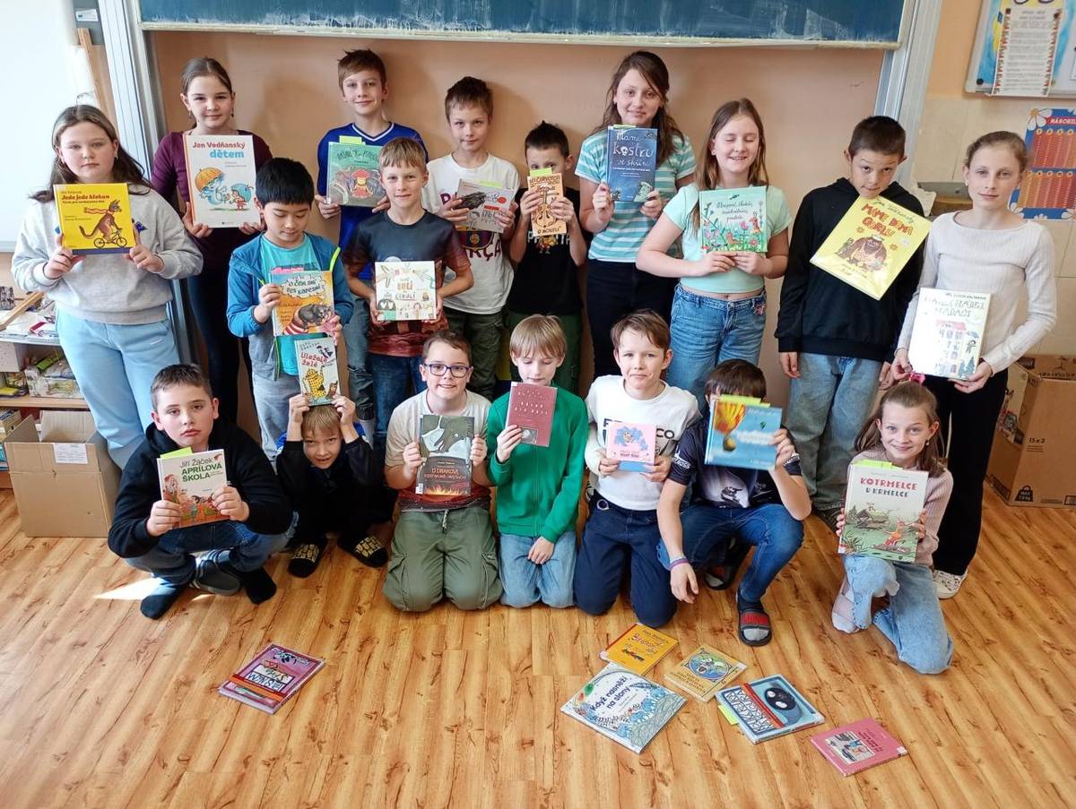 V rámci března - měsíce knih se žáci 4.A pustili do práce s méně oblíbeným literárním žánrem - poezií.