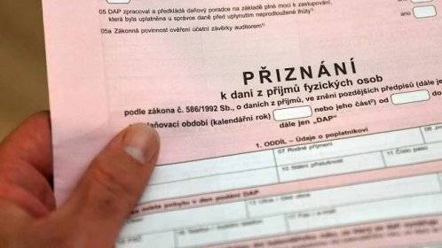 Finanční úřad pro Jihomoravský kraj zveřejňuje telefonní čísla, na kterých nabízí informace a pomoc s vyplněním daňových přiznání k dani z příjmů fyzických osob.