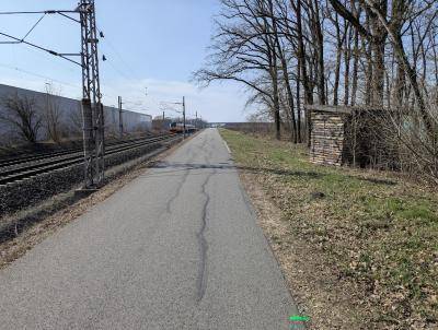 V pondělí 16. března 2026 bude zahájena oprava cyklostezky Šlapanice – Brno-Slatina v úseku, který začíná u lesíka kousek za železničním přejezdem na Tuřance (viz mapa https://mapy.com/s/rehukudocu). Práce budou ukončeny nejpozději do 3. dubna 2026.