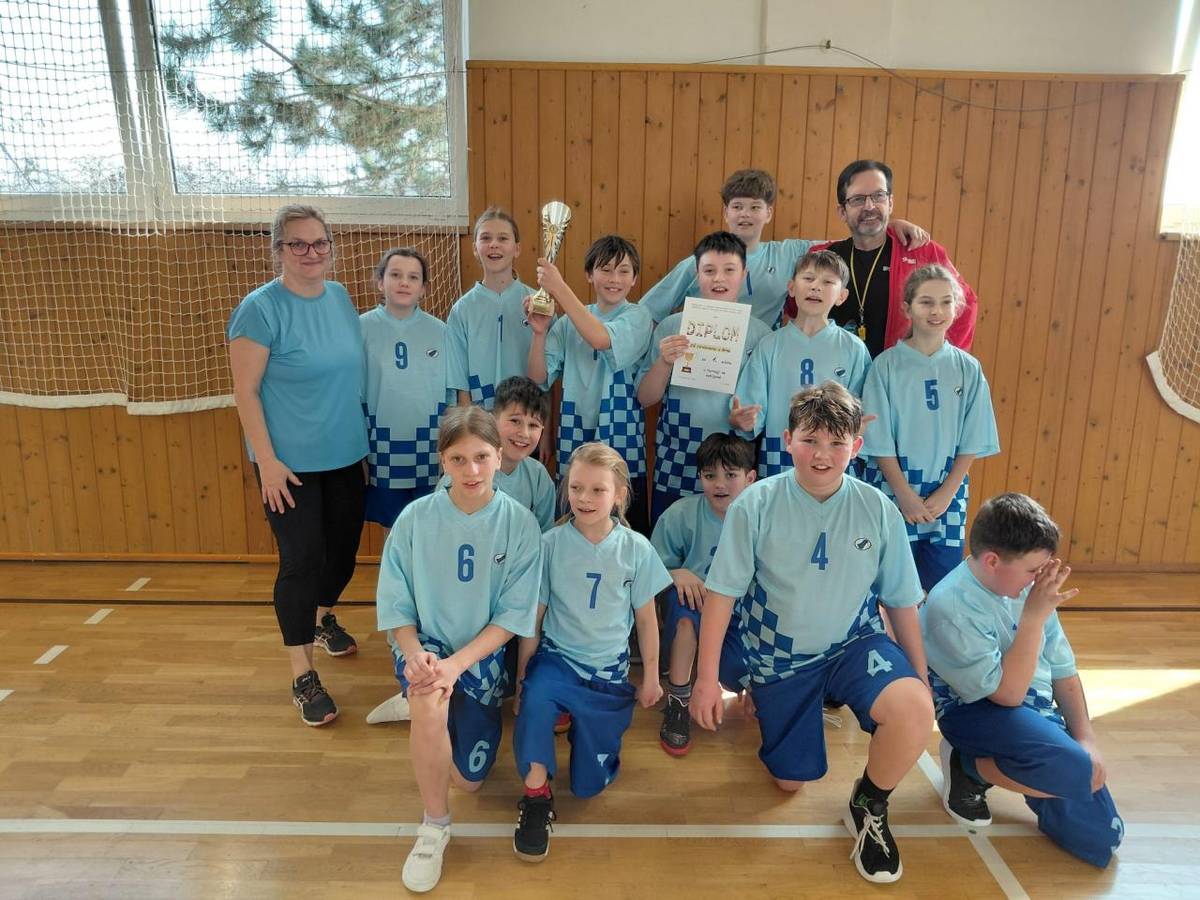 Turnaje se zúčastnily týmy ze čtyř škol. Náš tým obsadil 1. místo. Gratulujeme všem hráčům a děkujeme ostatním školám za účast a podporu.
