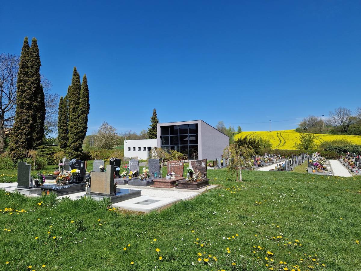 Oznamujeme občanům, že v pondělí 9. března 2026 v 9:20 hodin a v pondělí 16. března 2026 v 9:20 hodin bude na místním hřbitově poskytovat kamenické služby firma MM KAMENICTVÍ s.r.o.