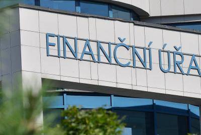 Finanční úřad pro Jihomoravský kraj zveřejňuje telefonní čísla, na kterých Vám nabízí informace a pomoc s vyplněním daňových přiznání k dani z příjmů fyzických osob tak, abyste šetřili čas a nemuseli cestovat na finanční úřad a jeho územní pracoviště. Linka pro Brno-venkov má číslo 953 142 011.