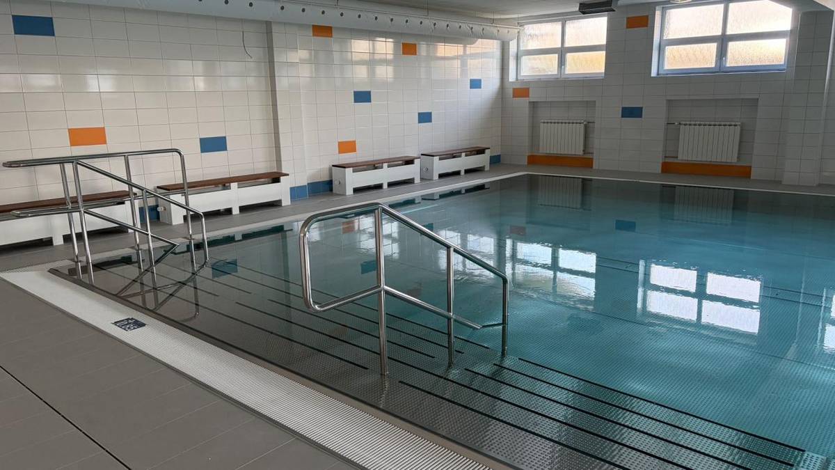 BAZÉN VE ŠKOLE JE JIŽ NAPUŠTĚNÝ