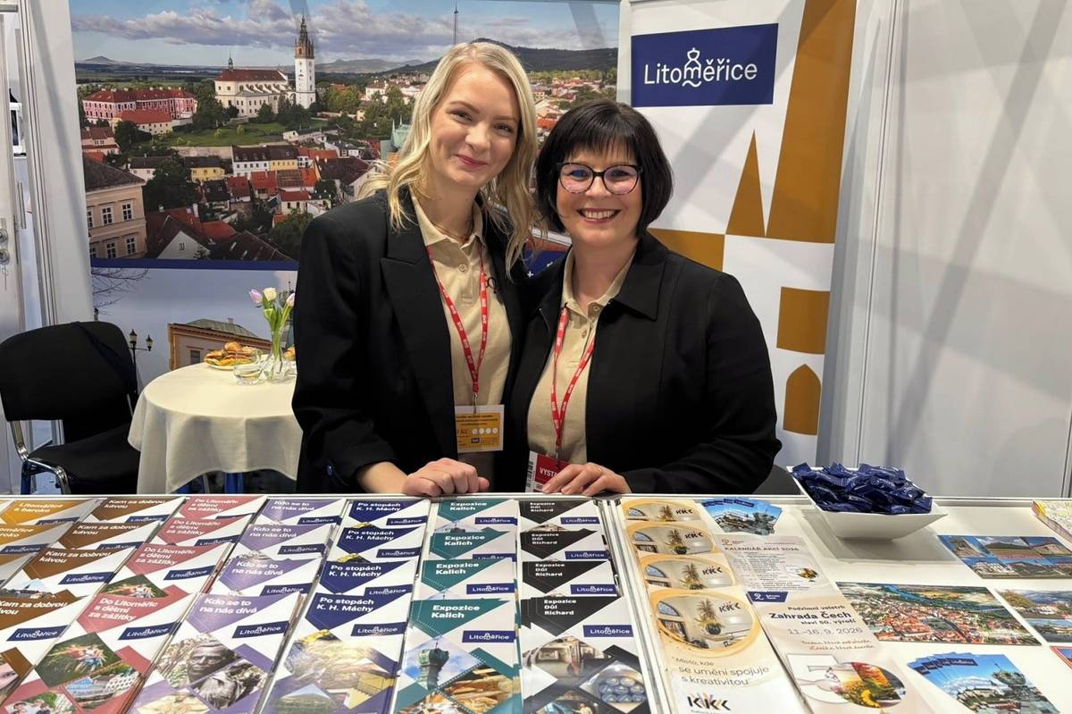 Město Litoměřice ani v letošním roce nechybí na veletrhu cestovního ruchu a regionální turistiky Holiday World & Region World. Ten se koná ode dneška do soboty 14. února na výstavišti v pražských Letňanech. Veletrh patří k nejvýznamnějším akcím v oblasti cestovního ruchu v Česku a každoročně láká tisíce návštěvníků a stovky vystavovatelů z domova i zahraničí. První den veletrhu navštívil akci také starosta Litoměřic Radek Löwy spolu s místostarostou Jiřím Adámkem.  Na společném stánku města Litoměřice a Městských kulturních zařízení najdou návštěvníci to nejzajímavější, co město nabízí. Velká pozornost je věnovaná také jubilejnímu 50. ročníku výstavy Zahrada Čech, který letos oslavíme na litoměřickém výstavišti. Veletrh Holiday World & Region World je každoročně velkým setkáním profesionálů i milovníků cestování. Letos ho navíc doprovází veletrh festival jídla Ochutnejte cestování, takže kromě tipů na výlety mohou návštěvníci ochutnat i tradiční kuchyně různých států a turistických destinací. Partnerskou zemí veletrhu se stala Černá Hora, která představí své přírodní i kulturní krásy milovníkům cestování i odborníkům na národním workshopu. V halách výstaviště se kromě tuzemských destinací budou prezentovat země jako Slovensko, Slovinsko, Chorvatsko, Thajsko, Peru, Tunisko, Egypt, Indie, Japonsko, Ekvádor, Indonésie a mnoho dalších. {gallery}02026/holiday{/gallery}