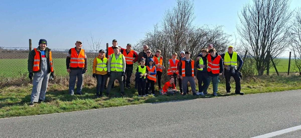 Touto cestou ďakujeme všetkým dobrovoľníkom, ktorí sa zapojili do jarnej brigády. Viac ako 50 účastníkov sa podieľalo na zbieraní 1,5 tony odpadkov z katastra obce a prispel tak k čistejšiemu prostrediu.