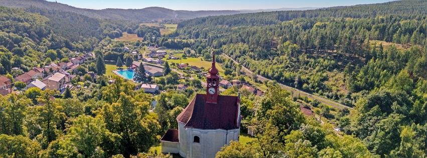 Najdete zde rychlá upozornění (uzavírky, svoz odpadu, stav stavby kanalizace), pozvánky na akce v naší obci, fotoreportáže, reelsy z toho, co se u nás děje.