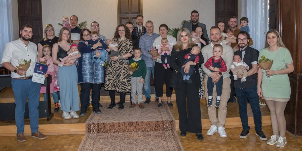 Dne 12.03. 2026 v obřadní síni městského obvodu přivítal p. starosta Ing. Tomáš Kirbs nové občánky našeho obvodu Ústí n.L.- město. Žákyně Základní umělecké školy Evy Randové obohatila svým vystoupením tento jedinečný okamžik.