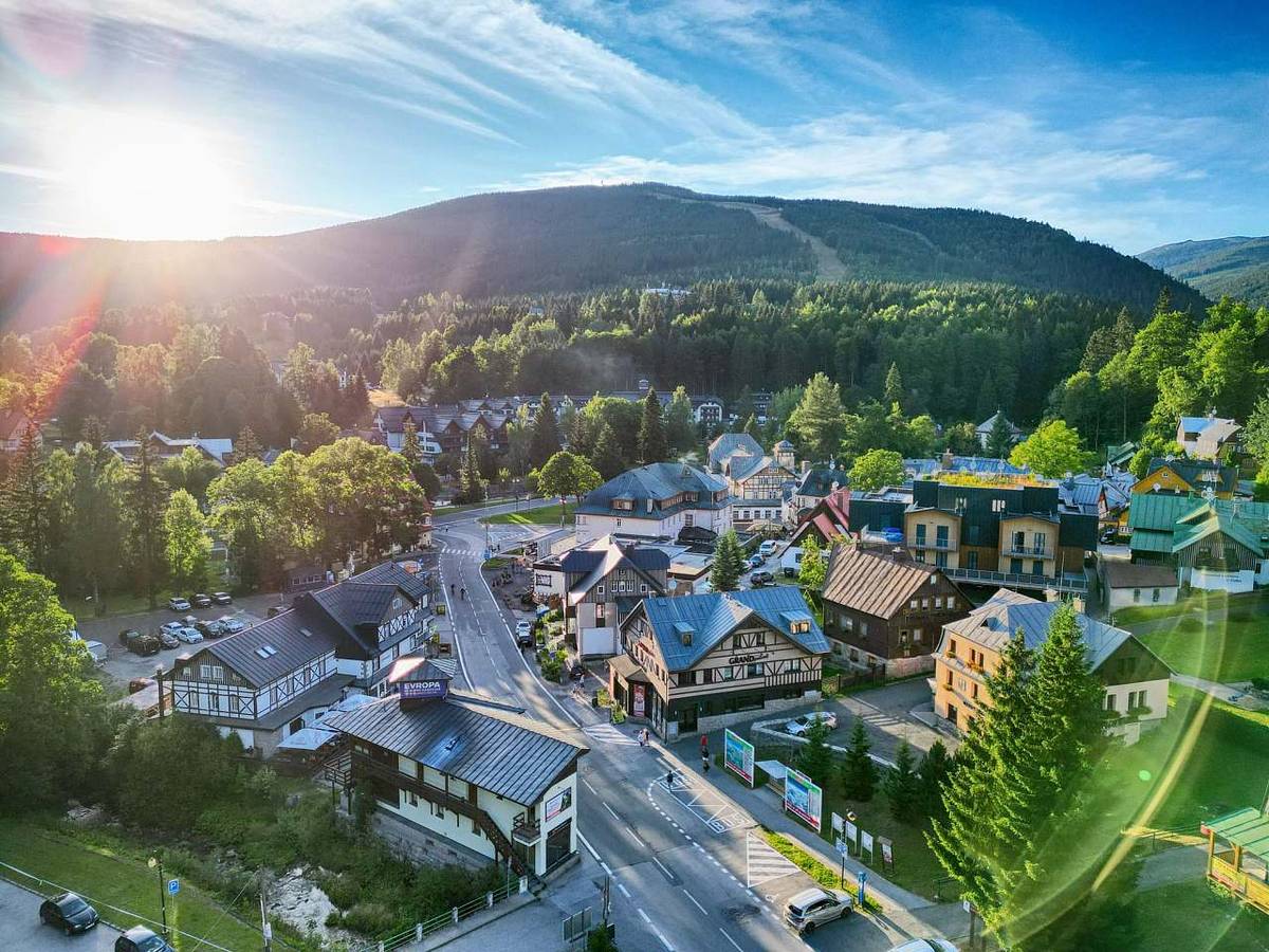 Přijďte na přátelské posezení nad mapou centra.   Jaké problémy je potřeba řešit?  Co vám ve Špindlerově Mlýně chybí?