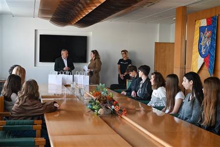 Mesto Martin sa zapojilo do celoslovenskej kampane „Bezpečné miesto“, ktorej cieľom je informovať deti o ich práve požiadať inštitúcie o pomoc pri ochrane svojich práv a vytvárať prostredie, kde bude ich hlas vypočutý.