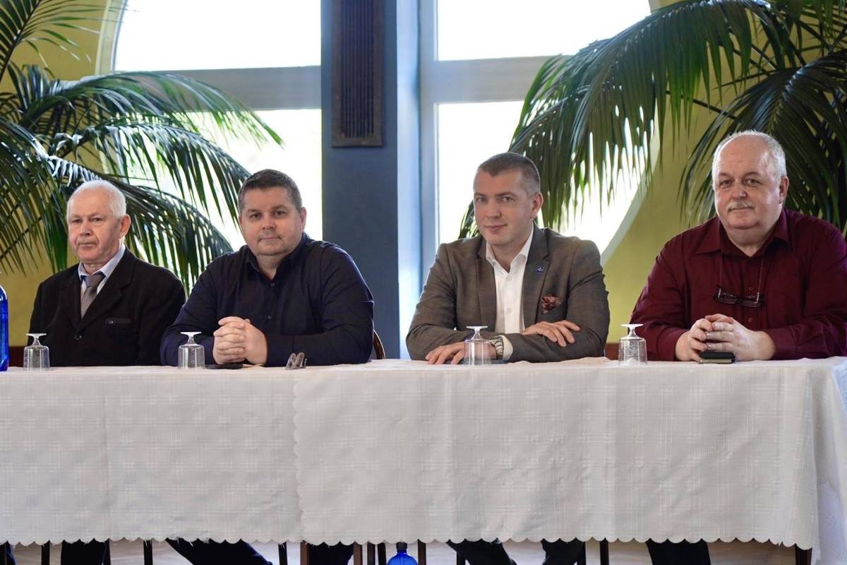 Klub dôchodcov v Kolárove usporiadal svoju výročnú hodnotiacu schôdzu. Doterajšia predsedníčka Edit Fűri odovzdala svoju funkciu, za jej dlhoročnú prácu jej patrí úprimné poďakovanie. Novým predsedom klubu sa stal István Varga