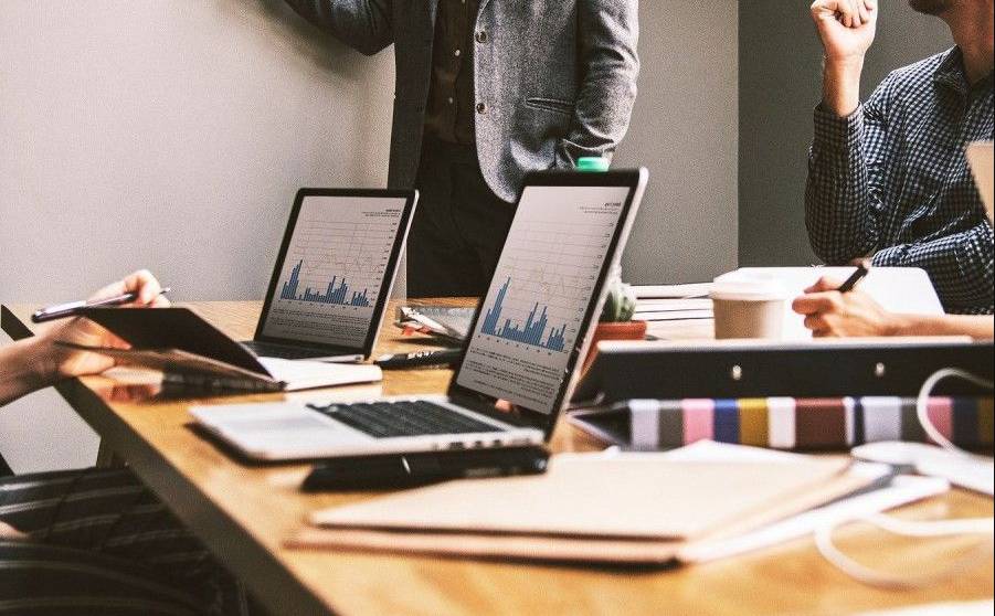 Dne 18.3.2026 od 18:00 hodin se koná veřejné zasedání zastupitelstva města Libušín.  Pozvánka byla zveřejněna dle zákona na úřední desce v zákonném termínu a to dne 10.3.2026.