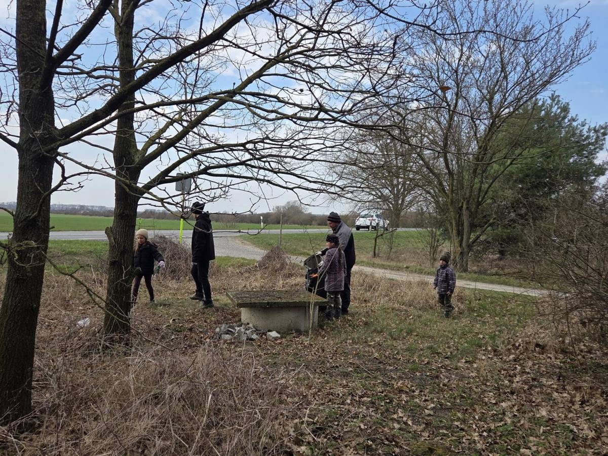 Ďakujem obyvateľom Dojča a Poľovníckemu združeniu v Dojči za pomoc pri čistení okolia obce.
