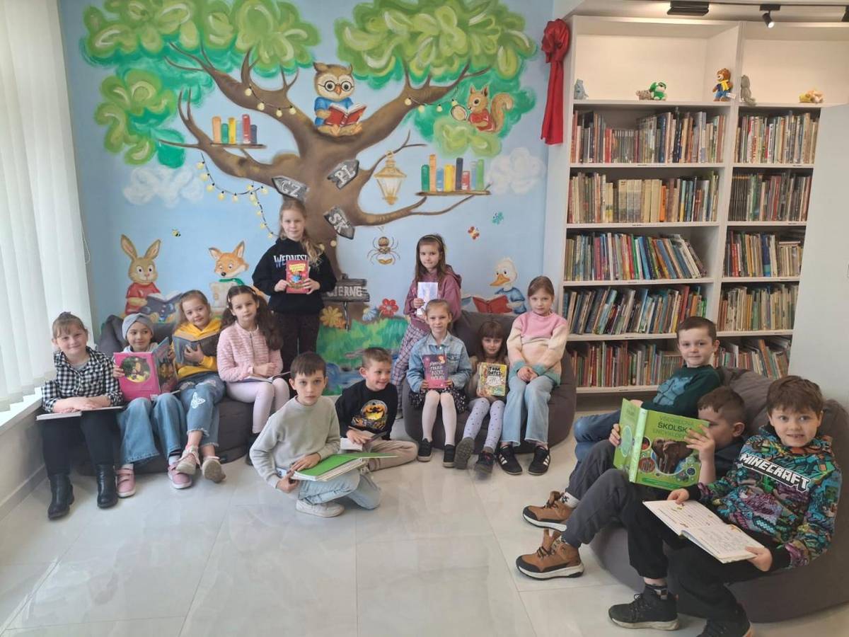 Marec – mesiac knihy sme si v knižnici spríjemnili ďalšou návštevou našich školákov. Deti si prezreli priestory , objavovali rôzne zaujímavé knihy a s nadšením v nich listovali. Veríme, že si odniesli pekný zážitok a možno aj novú inšpiráciu na čítanie.