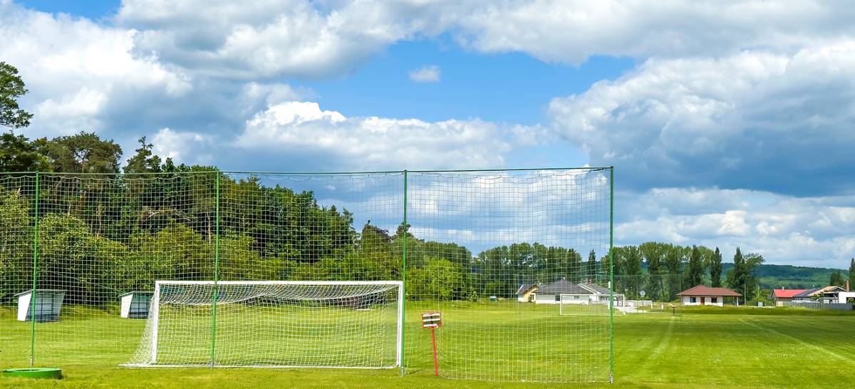 Tělovýchovná jednota Sokol Sány zve všechny příznivce kopané na fotbalová utkání, která se odehrají v sobotu 21. března na fotbalovém hřišti v Sánech.