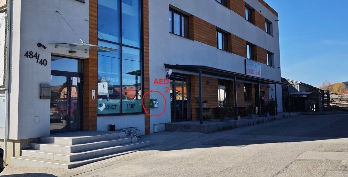 Nový automatický externý defibrilátor