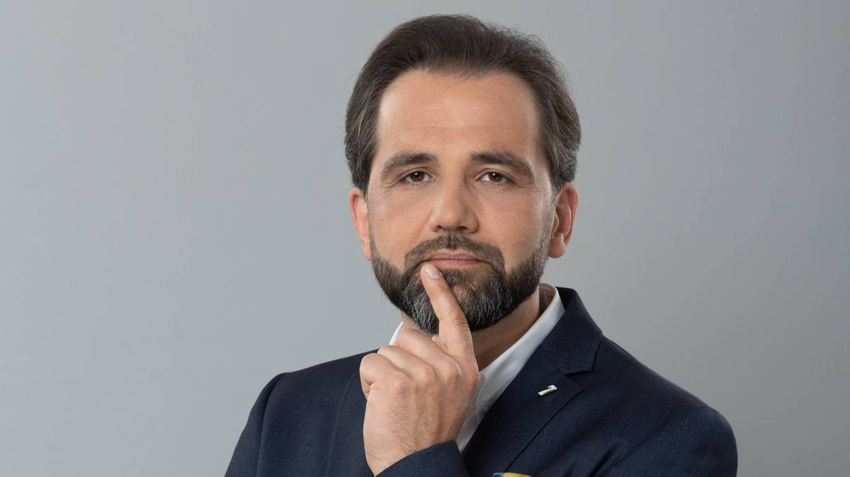 Chcete si naživo poměřit své vědomosti s televizním lovcem Jakubem Kvášovským? Máte možnost si to vyzkoušet v pátek 28. srpna u nás v Žacléři!! Osmičlenné týmy se mohou hlásit na email mistostarosta@zacler.cz nebo na tel. 777876116 a možná s Jakubem dorazí i některý z dalších lovců, které znáte z televize.