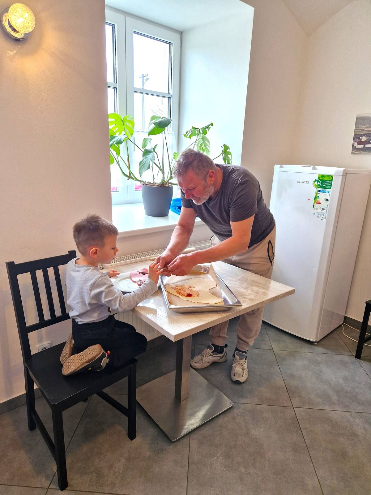 V neděli 15. března 2026 přichystali v Penzionu a restauraci Eden pro děti kuchařskou akci "Udělej si pizzu sám". Děti si mohly pod dohledem dospělých z připraveného těsta a surovin samy pizzu vyválet a podle svého nazdobit.