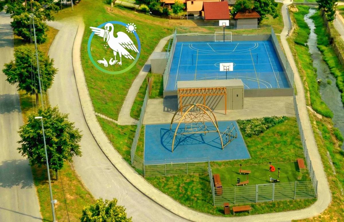 Z Fondu na podporu športu sme získali dotáciu vo výške  176 889,21€ na výstavbu športového areálu v našej obci.